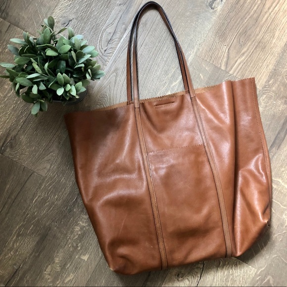 Banana Republic Handbags - Banana Republic Leather Tote